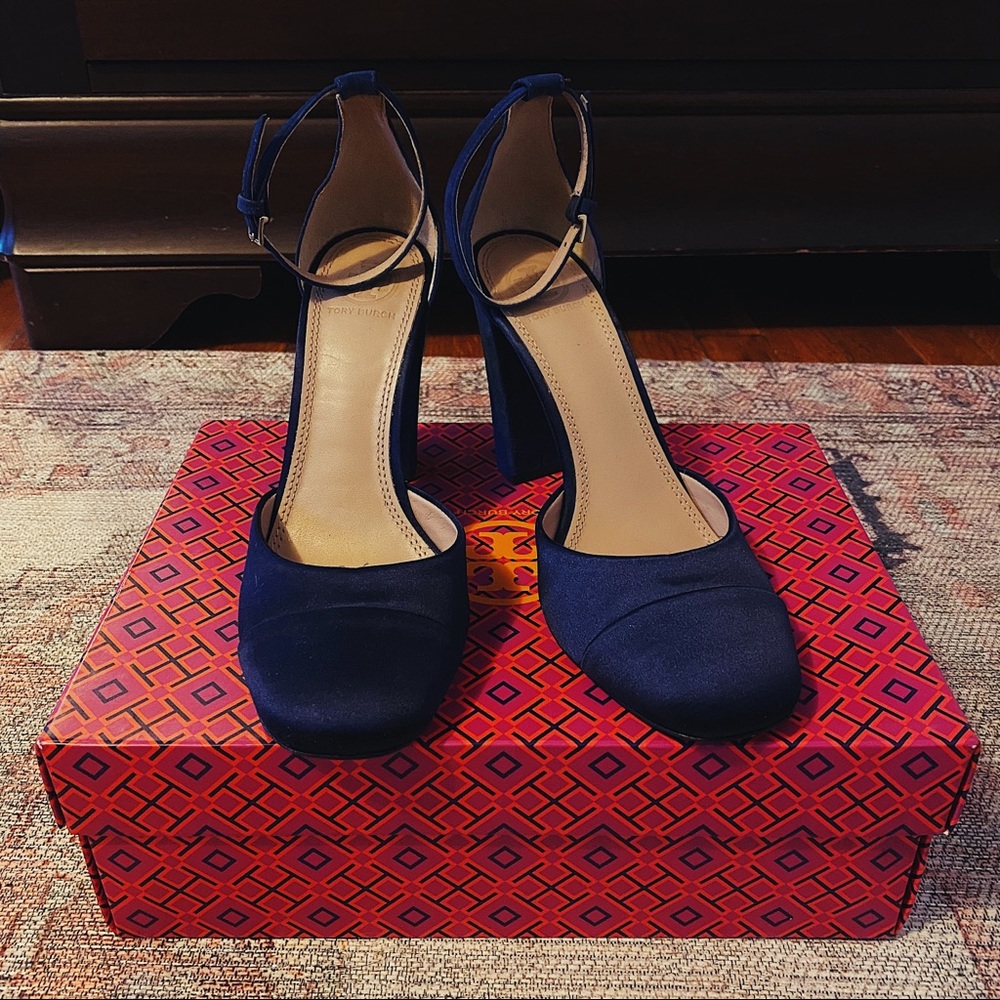 Tory Burch ‘Rousseau’ Pumps - Picture 7 of 11